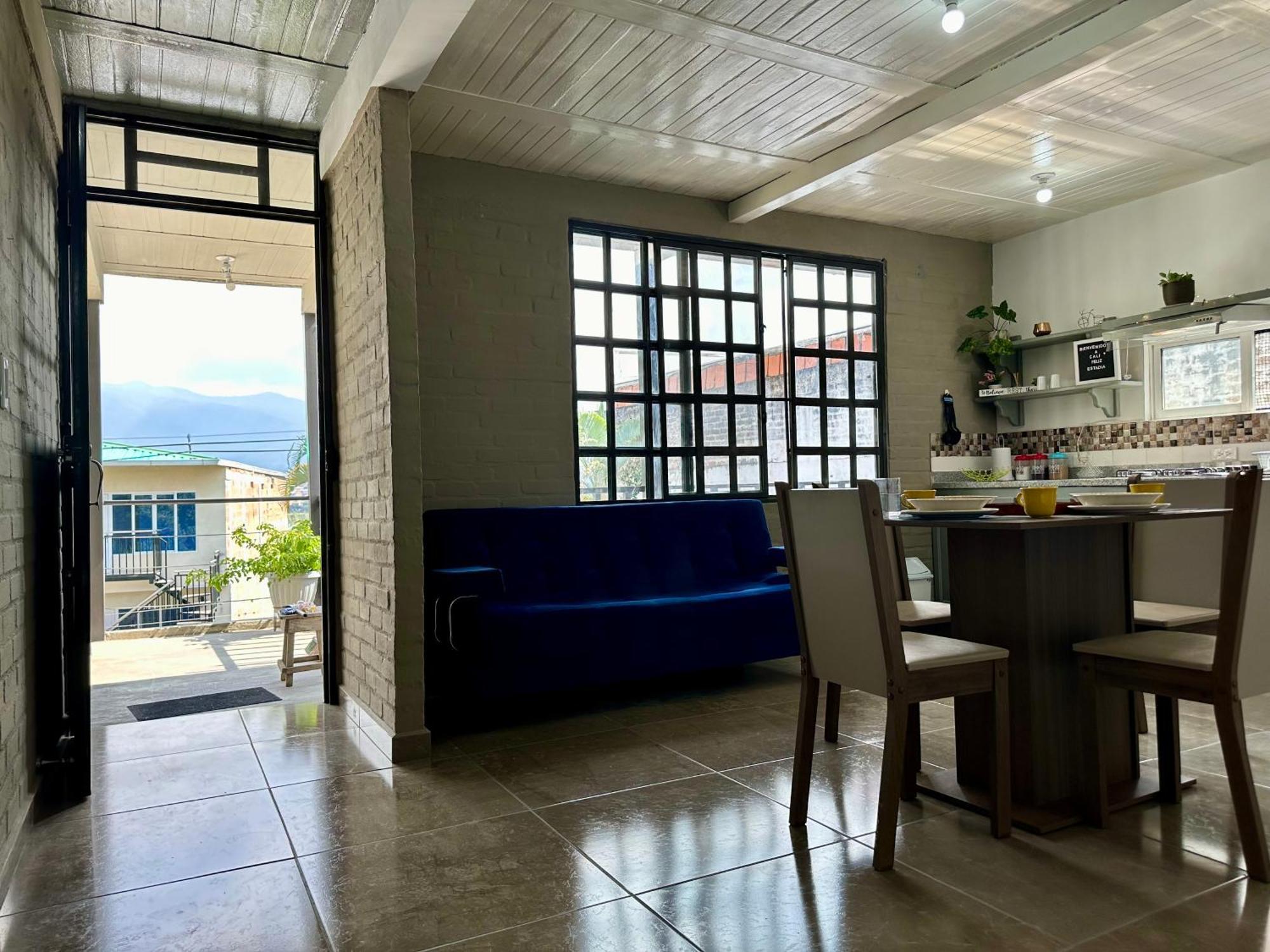 Moderno En El Oeste De Apartment