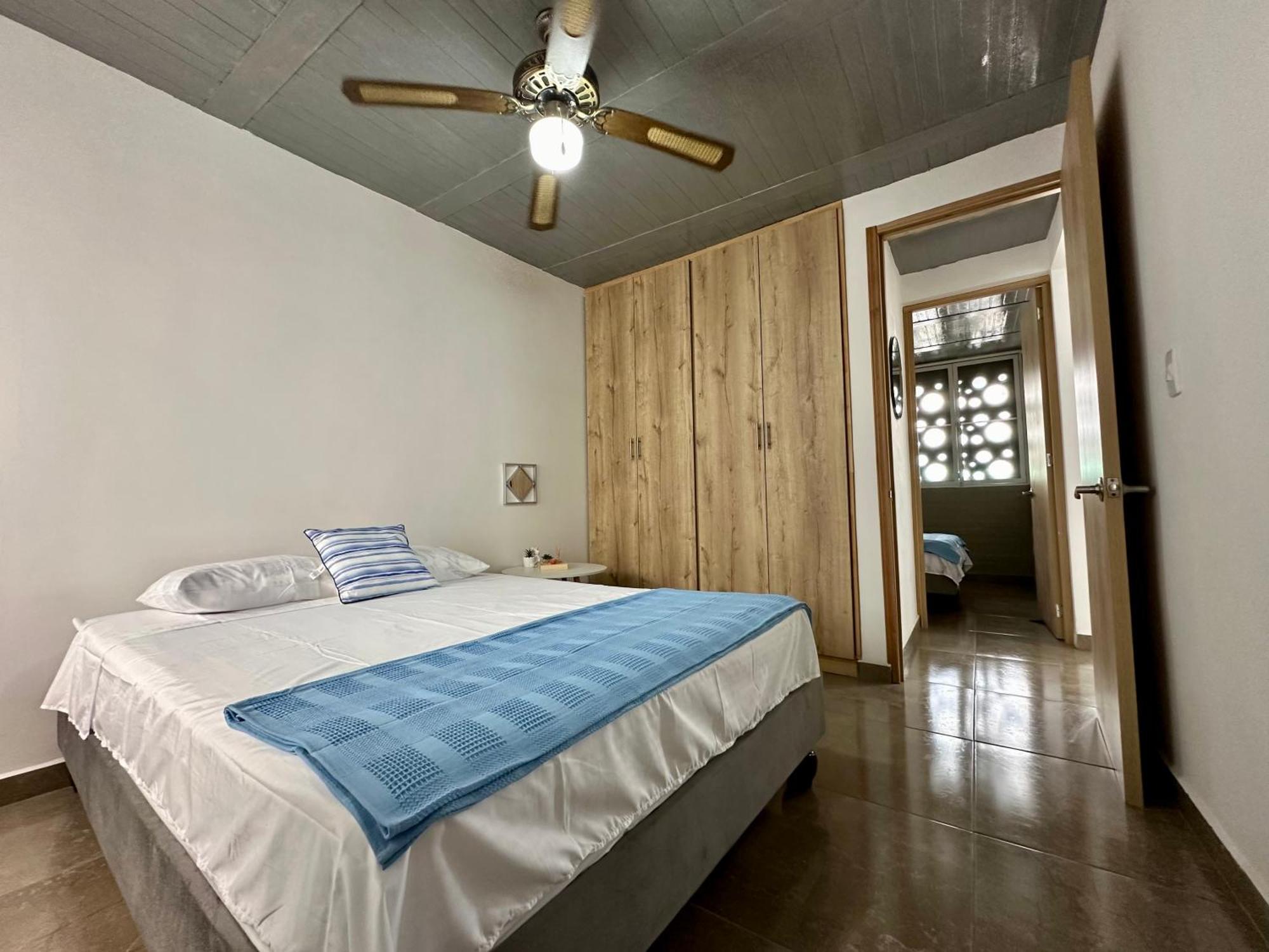 Moderno En El Oeste De Apartment