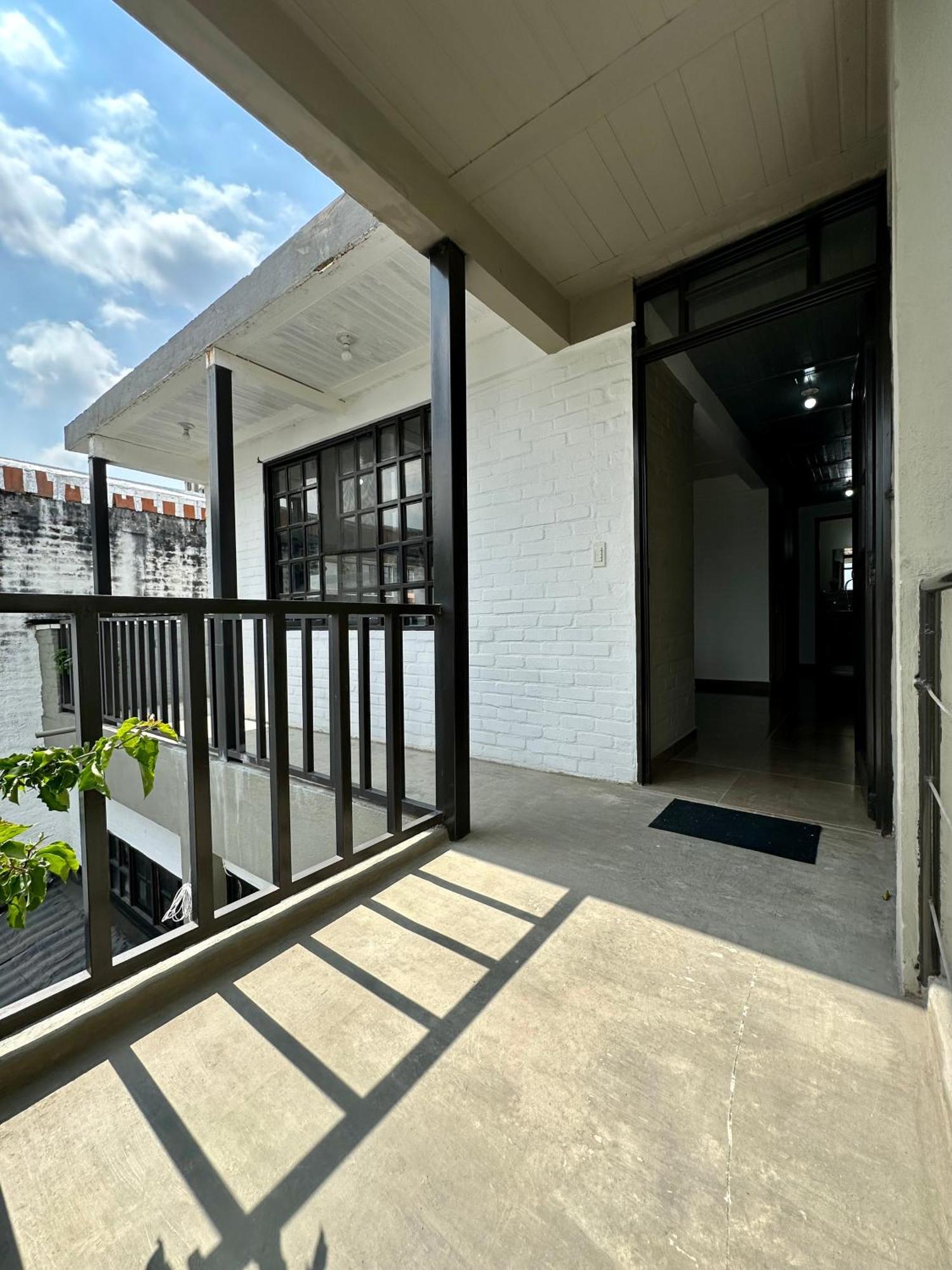 Apartment Moderno En El Oeste De *
